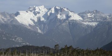 El Ártico y la Antártida registran menos hielo marino en marzo