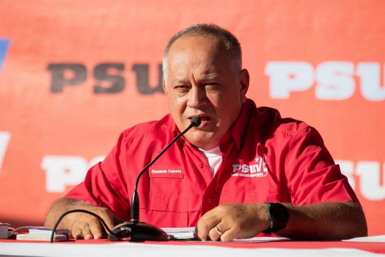 El líder chavista Diosdado Cabello habla durante una rueda de prensa en Caracas (Venezuela), en una fotografía de archivo. EFE/ Rayner Peña R.
