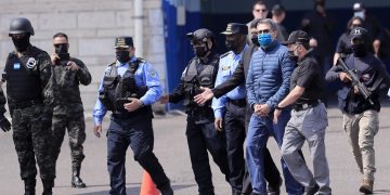 El expresidente hondureño Hernández es extraditado a EE.UU. por narcotráfico