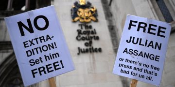 Tribunal británico emitirá el 20 de abril la orden de extradición de Assange