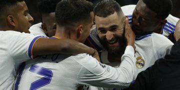 2-3. La heroica resucita al rey