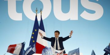 Macron saca casi 4,7 puntos a Le Pen con el 100 % del voto escrutado
