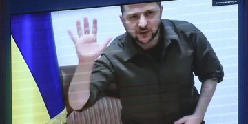 Zelenski critica el «silencio» de Europa ante la catástrofe en Mariúpol