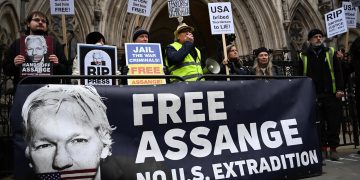 Juez remite al Gobierno la orden de extradición de Assange para ser firmada