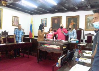 Juramentada contralora interventora de la Contraloría Municipal