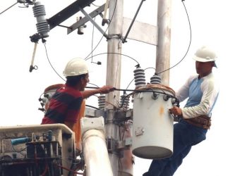 Colocan transformadores de luz en Conucos de la Paz