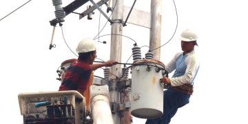 Colocan transformadores de luz en Conucos de la Paz