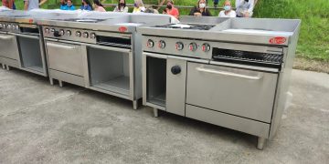 Ministra de Educación dota a escuelas merideñas en su visita a la entidad