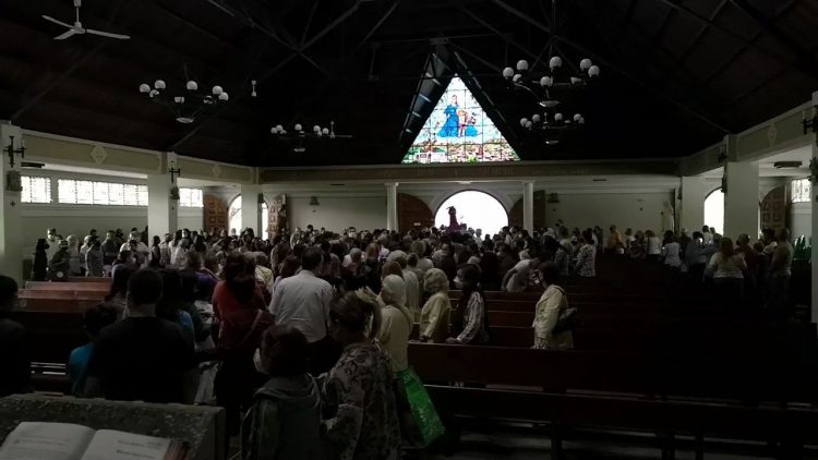 Iglesia Nuestra Señora del Rosario, ofició Misas sin electricidad. Foto de Yanara Vivas