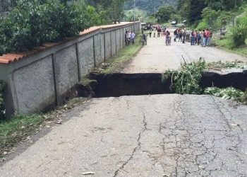 Se partió la vía hacia Jaji, desde Mérida, en el sector El Portachuelo