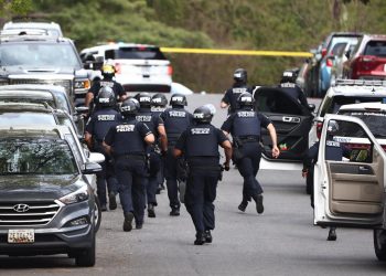 Mueren 14 niños, un profesor y el agresor tras tiroteo en un colegio en Texas