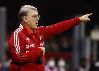 Martino dice que reunirse con ‘Chicharito’ no significa que lo convocará