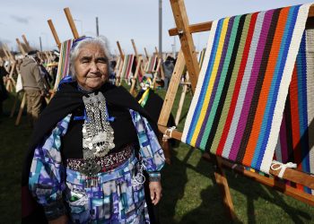 Un telar de casi un kilómetro en Chile, el récord mundial de tejedoras mapuche