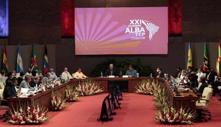 El presidente de Cuba, Miguel Diaz-Canel (c-i), y de Venezuela, Nicolas Maduro (c-d), participan hoy en la XXI Cumbre de la Alianza Bolivariana de los Pueblos de Nuestra América (ALBA), en La Habana (Cuba). EFE/Ernesto Mastrascusa