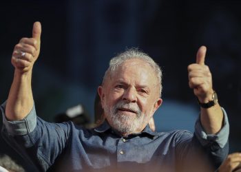 Lula lanza su candidatura y promete la «mayor revolución pacífica» de Brasil