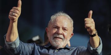 Lula lanza su candidatura y promete la «mayor revolución pacífica» de Brasil