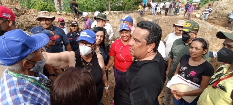 El gobernador Gerardo Márquez estuvo de nuevo en el lugar crítico de la carretera