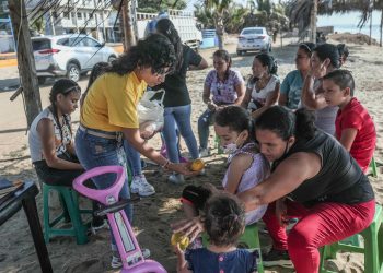 Salud y educación, un sueño lejano para los venezolanos entre Perú y Ecuador