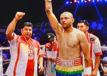 «Bolivita» Uzcátegui no tuvo problemas para vencer por nocaut al mexicano Felipe Romero
