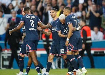 Mbappé celebra su renovación con dos goles en 5 minutos