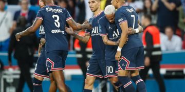 Mbappé celebra su renovación con dos goles en 5 minutos