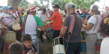 Suenan  fuerte las requintas y tambores de San Benito