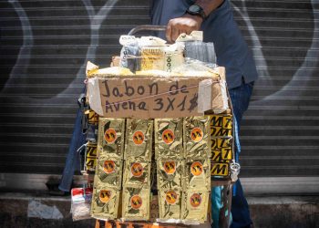 Faenas informales, el sustento del trabajador público en Venezuela