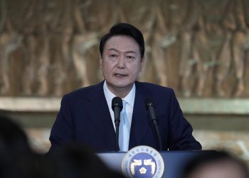 Yoon Suk-yeol apela a Corea del Norte y al crecimiento en su investidura