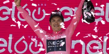Giro de Italia | Carapaz arrebata la maglia rosa a Juanpe López y Yates triunfa en la etapa