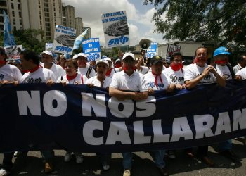 Periodistas venezolanos exigen el cese de ataques y de «persecución» judicial