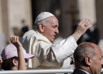 El papa pide el cese de «la circulación indiscriminada de armas» tras la masacre en Texas
