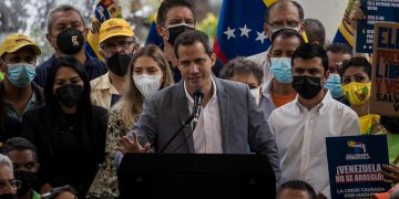 EE.UU. reitera a Guaidó la importancia de retomar las negociaciones con Maduro