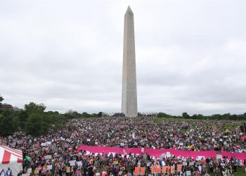 Centenares de mujeres exigen al Supremo de EE.UU. que mantenga el aborto legal