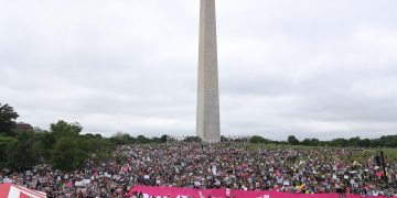 Centenares de mujeres exigen al Supremo de EE.UU. que mantenga el aborto legal