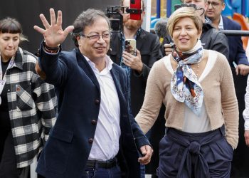 El izquierdista Gustavo Petro lidera la votación presidencial en Colombia