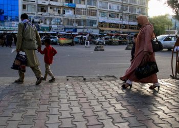 Los talibanes imponen su fundamentalismo a las afganas: con burka y en casa