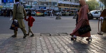 Los talibanes imponen su fundamentalismo a las afganas: con burka y en casa