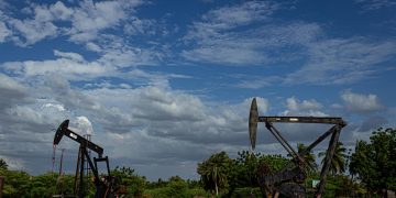 La producción petrolera de Venezuela sube un 6,4 % en abril, según la OPEP
