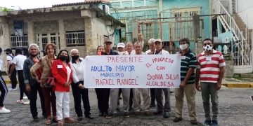 El gobierno viene organizando a los adultos mayores