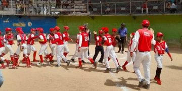 Escuela Martin Rojas implacable en finales de béisbol Criollitos