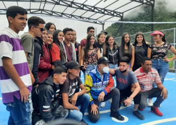 Gobernador Bernal inaugura cancha multiusos en Casa Hogar Carpintero de La Montaña
