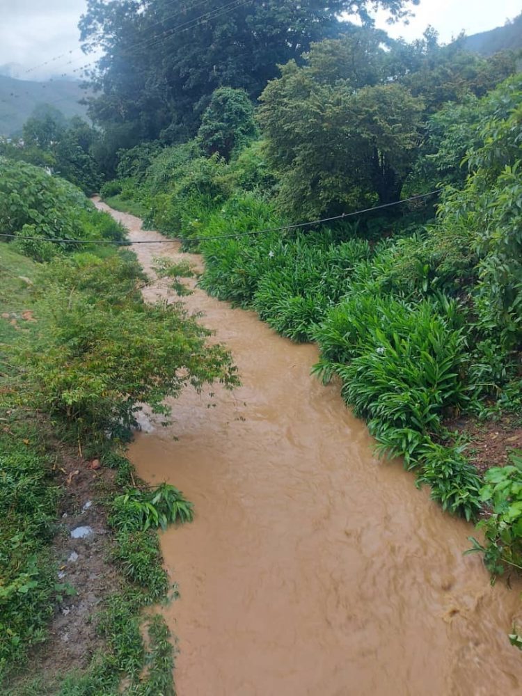 Rio Minumboc aumenta su caudal por las lluvias