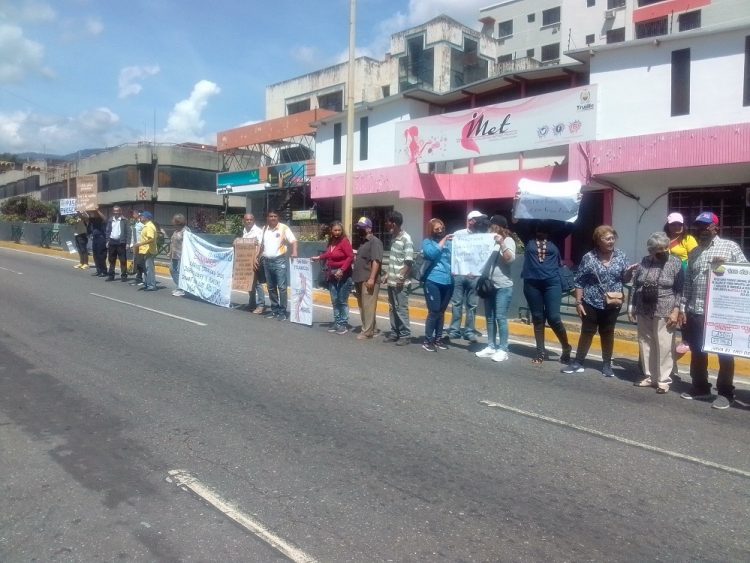 Formaron una cadena de protesta en la Av. Bolívar