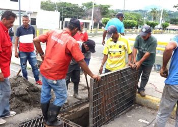 Restauran alcantarillado en la Avenida Bolívar
