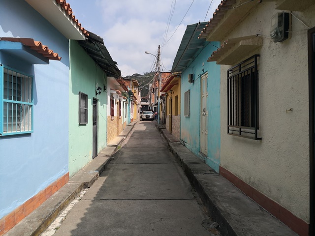 Callejón Santa Rosa, hermosa vecindad que pacientemente llevan más de 18 años sin alumbrado público