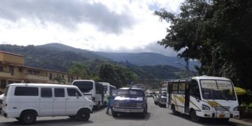 Ante escasez de gasolina tildan de  mudos a voceros gubernamentales y del Psuv    