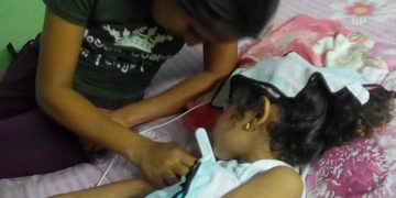 Muere niña que fue presuntamente envenenada al tomar refresco con ácido