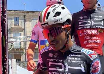 ENTRERUEDAS/Natnael Tesfatsion, grata revelación del Giro al ubicarse en el Top 10