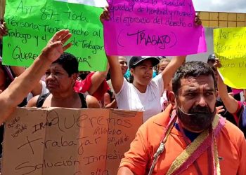 Continúa la protesta de 400 trabajadores informales por su derecho al trabajo 