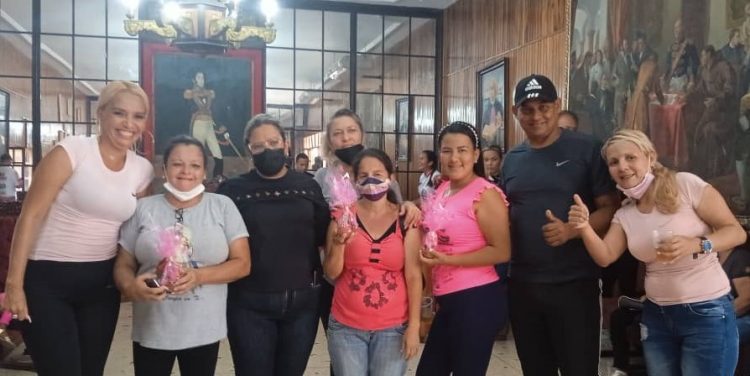 Autoridades de la ALvcaldía y el Iamd del municipio Trujillo, dieron un bonito agasajo a las trabajadoras madres (Gráficas: Prensa Iamd-Trujillo)